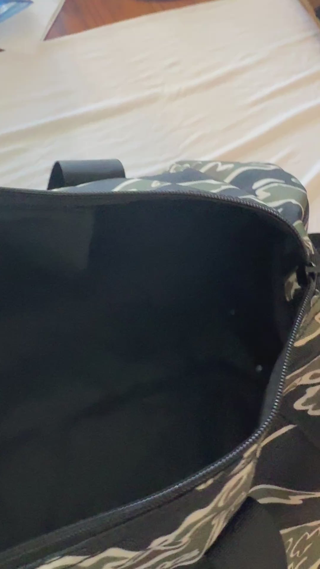 Cargar vídeo: Day Trip Duffle Bag.